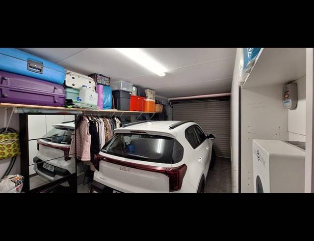 2 BEDROOM TOWNHOUSE FOR SALE IN ISLAND VIEW